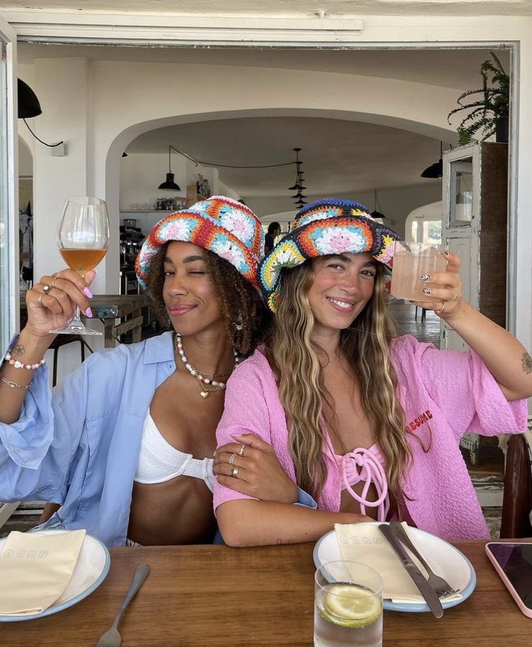 classyladylife's tweet photo. cheers to summer!🍹 https://t.co/Lt3bfsznS8