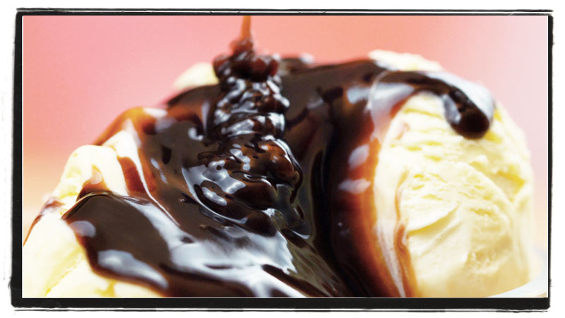 Ice Cream Sundae with Chocolate Sauce #vegan vegannook.com/recipe/ice-cre…