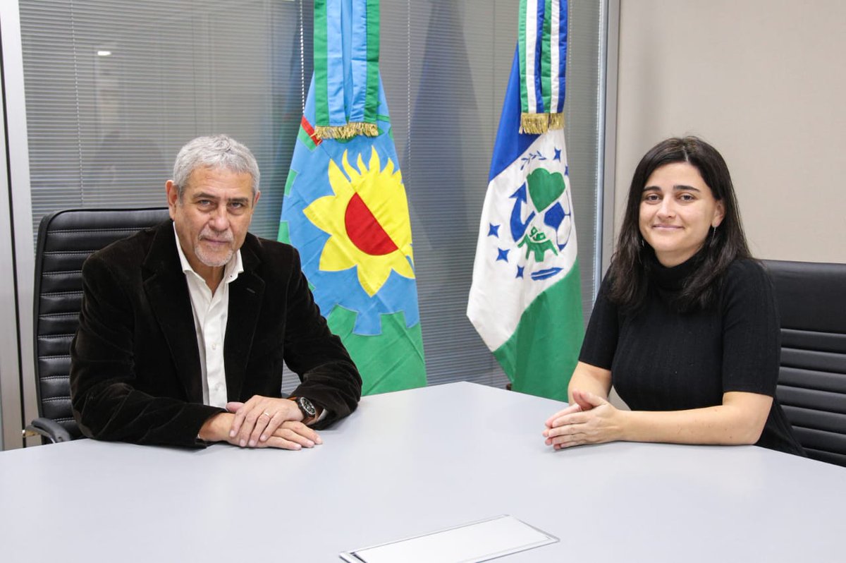 Recibimos a la Secretaria General del partido Igualar, <a href="/CarmelaMoreauOk/">Carmela Moreau</a>. Coincidimos en la importancia de trabajar por una construcción amplia del campo popular, para respaldar la gestión del gobernador @kicillofok y el bienestar del pueblo de la provincia de Buenos Aires.