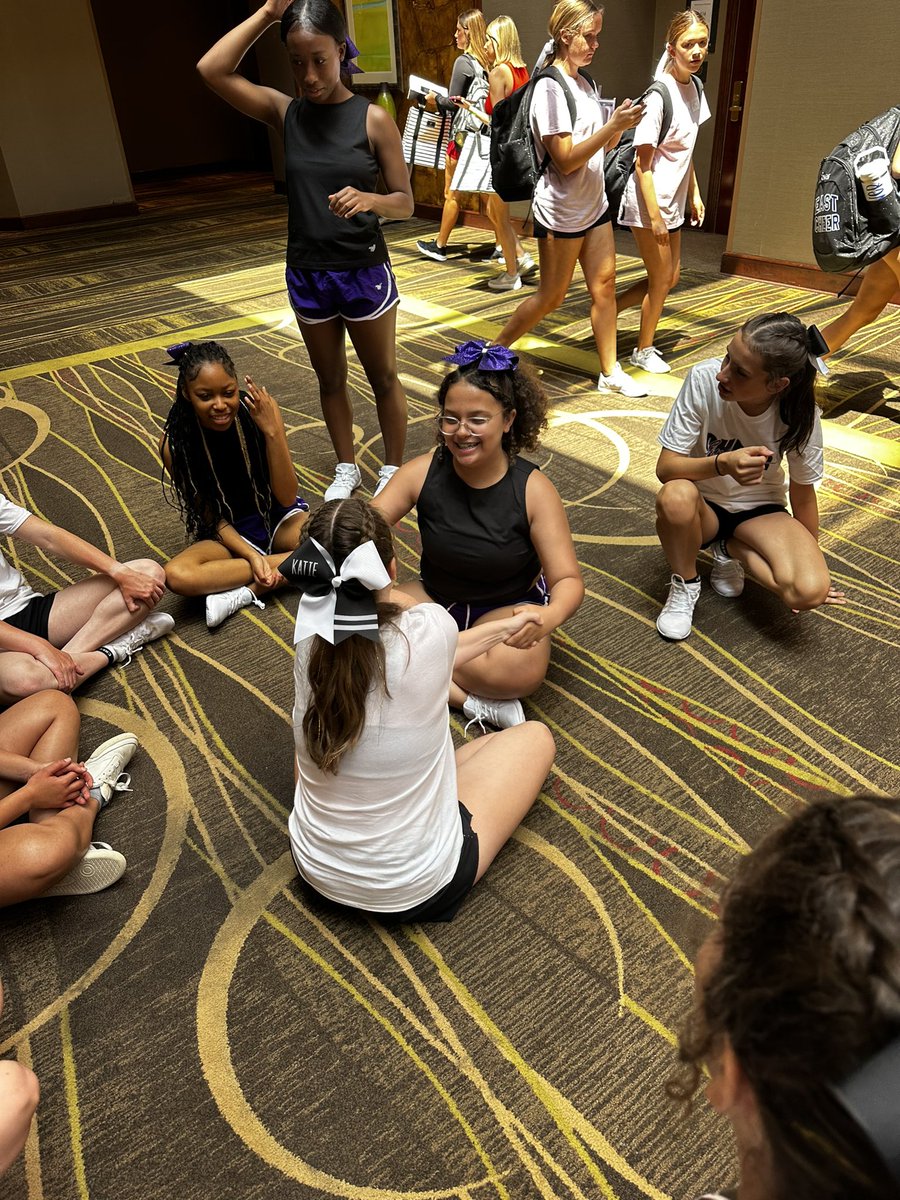 ElmwoodMurdock Cheer tweet media