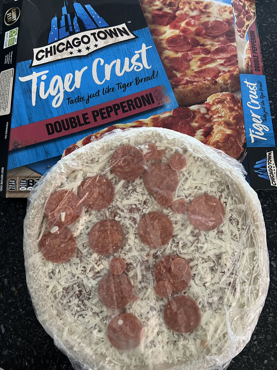 boosh_23's tweet photo. . @chicagotown I’m glad I got the double pepperoni, i don’t think single pepperoni would actually have any on it! https://t.co/DtUSAALK5A