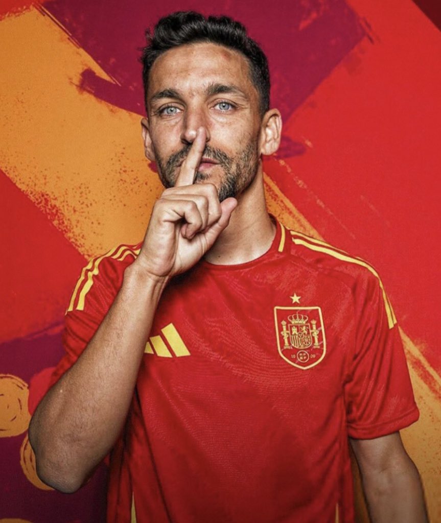 🚨Jesús Navas, TITULAR con España.

🔝El único jugador que se mantiene desde el Mundial de 2010.

🏆El único jugador que ha ganado Eurocopa, Mundial y Nations League.

❤️Y ahora, con 38 años y 216 días, el futbolista español más longevo en disputar una Eurocopa.

HISTÓRICO.
