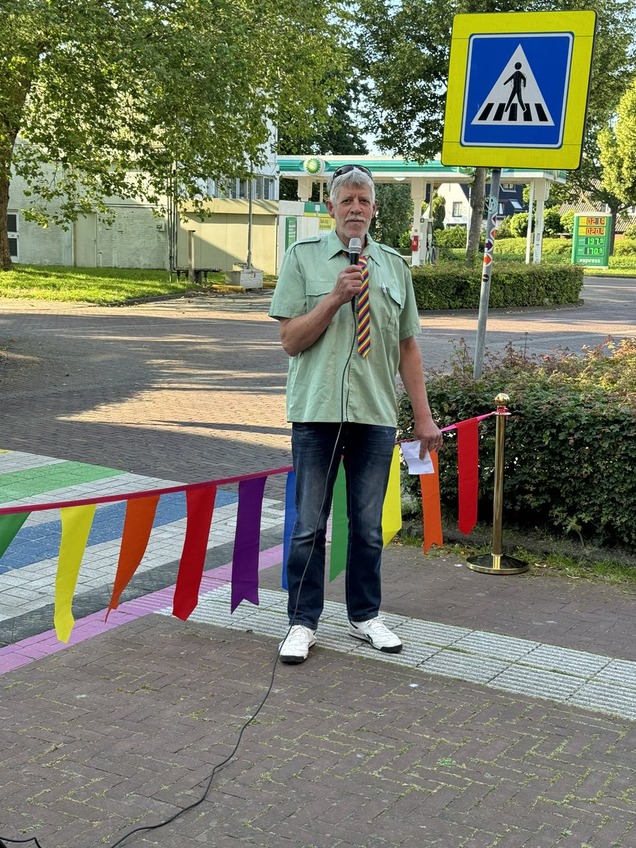 HEILOO2000's tweet image. Opening tweede regenboog zebrapad in Heiloo is een feit.
Motie is aangenomen door de hele raad!