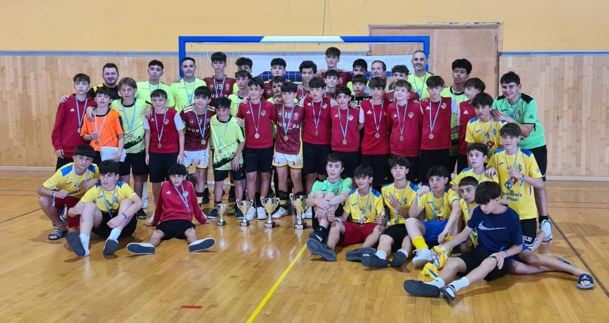 CDMURCIA_FS's tweet photo. ❤️Torneo futsal copa Cerdanya (Cataluña)❤️‍🔥

📢CAMPEONES, CAMPEONES, OEOEOEOEOE, CAMPEONES,CAMPEONES, OEOEOEOEOE❤️‍🔥

❤️‍🔥SOMOS CAMPEONES EN CATEGORÍA INFANTIL 🫂

👏ENHORABUENA JUGADORES, CUERPO TÉCNICO Y FAMILIARES💪

@mancorvera @lucianohf_6 @murciadeportes @ffrm_es #baraurora https://t.co/lgDYXwqJMc