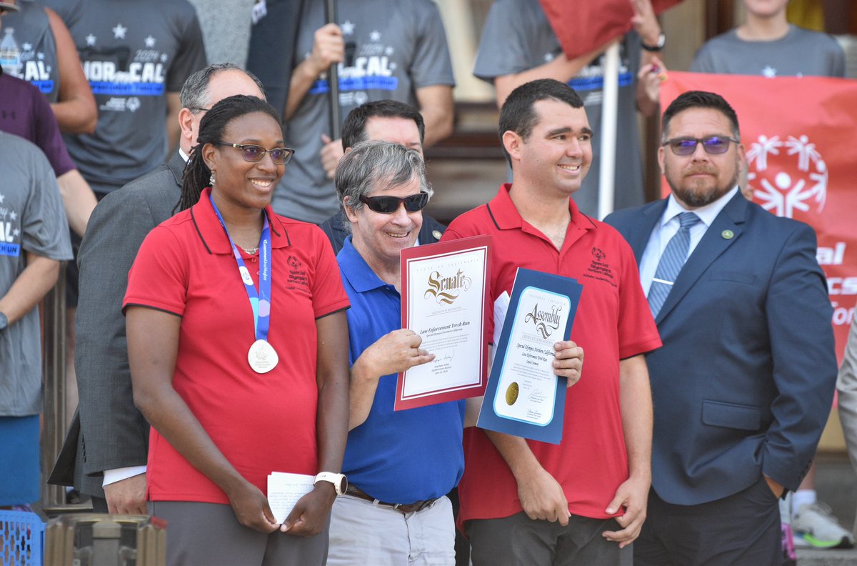 SONorCal's tweet photo. The Flame of Hope has reached the State Capitol en route to Summer Games! 

Thank you to everyone who came out to support today’s ceremony &amp; the thousands of law enforcement personnel who raise funds &amp; awareness for our athletes! https://t.co/2KW7Y4RUnD