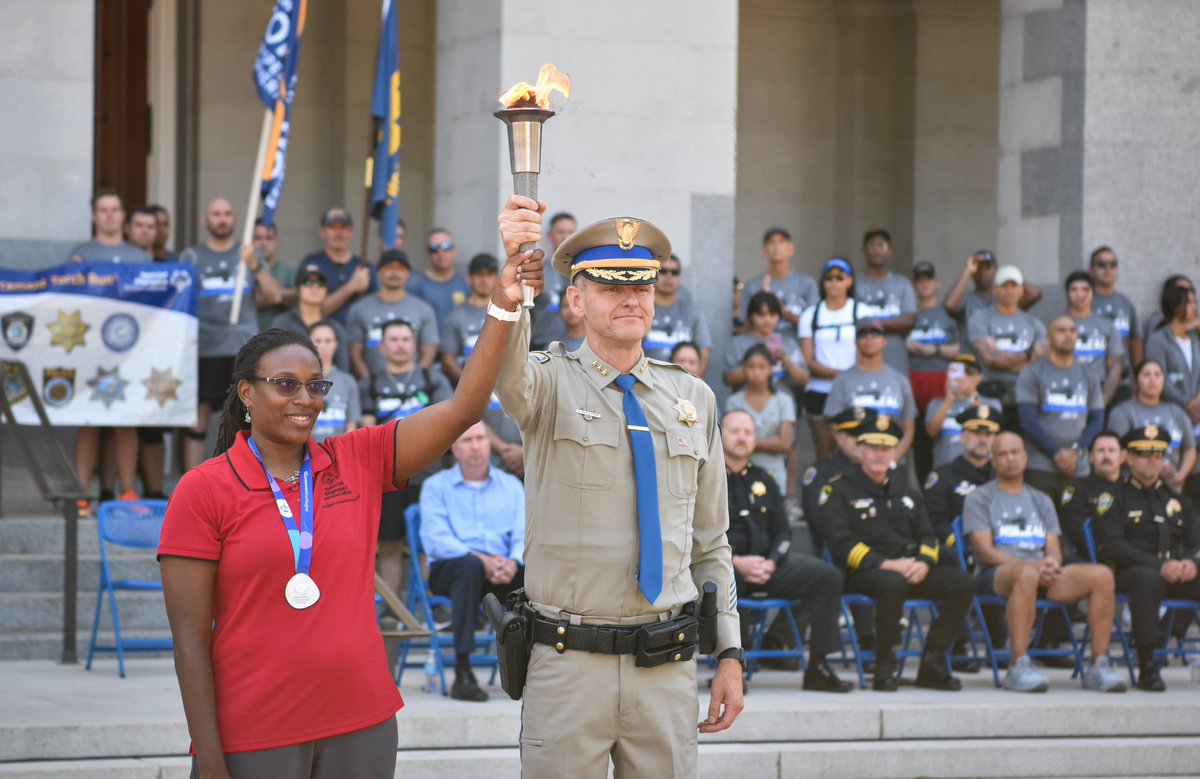 SONorCal's tweet photo. The Flame of Hope has reached the State Capitol en route to Summer Games! 

Thank you to everyone who came out to support today’s ceremony &amp; the thousands of law enforcement personnel who raise funds &amp; awareness for our athletes! https://t.co/2KW7Y4RUnD