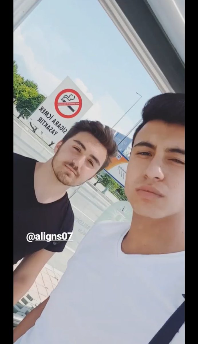 Mustafaakbulut0's tweet photo. Çaldılar çocukluğumu habersiz https://t.co/MRfC7I3NQv