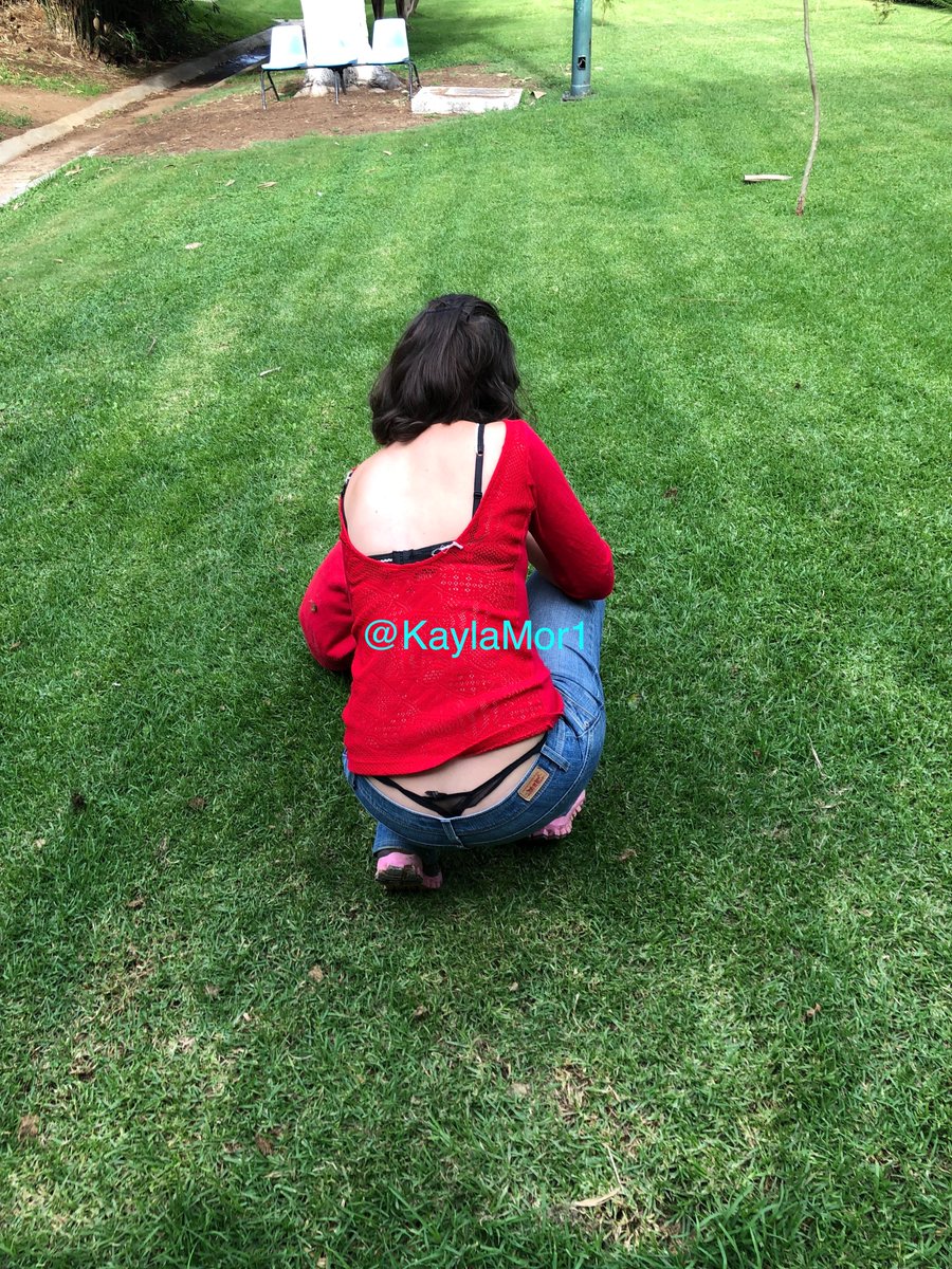 KaylaMor1's tweet photo. Un descuido que aprovecho muy bien mi esposo mientras esperábamos un turno en una institución de salud publica en México. 
https://t.co/ErTENYcfqa https://t.co/mZHF0RLNdM