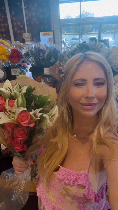 Happy Monday! https://t.co/WuCfTMW9Rs