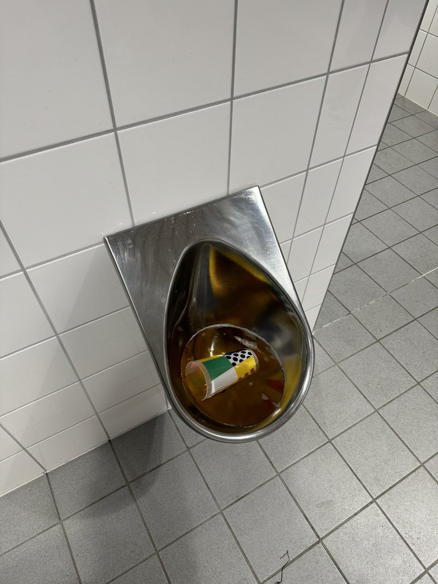 stabilonen's tweet image. 3€ Pfand. #euro2024