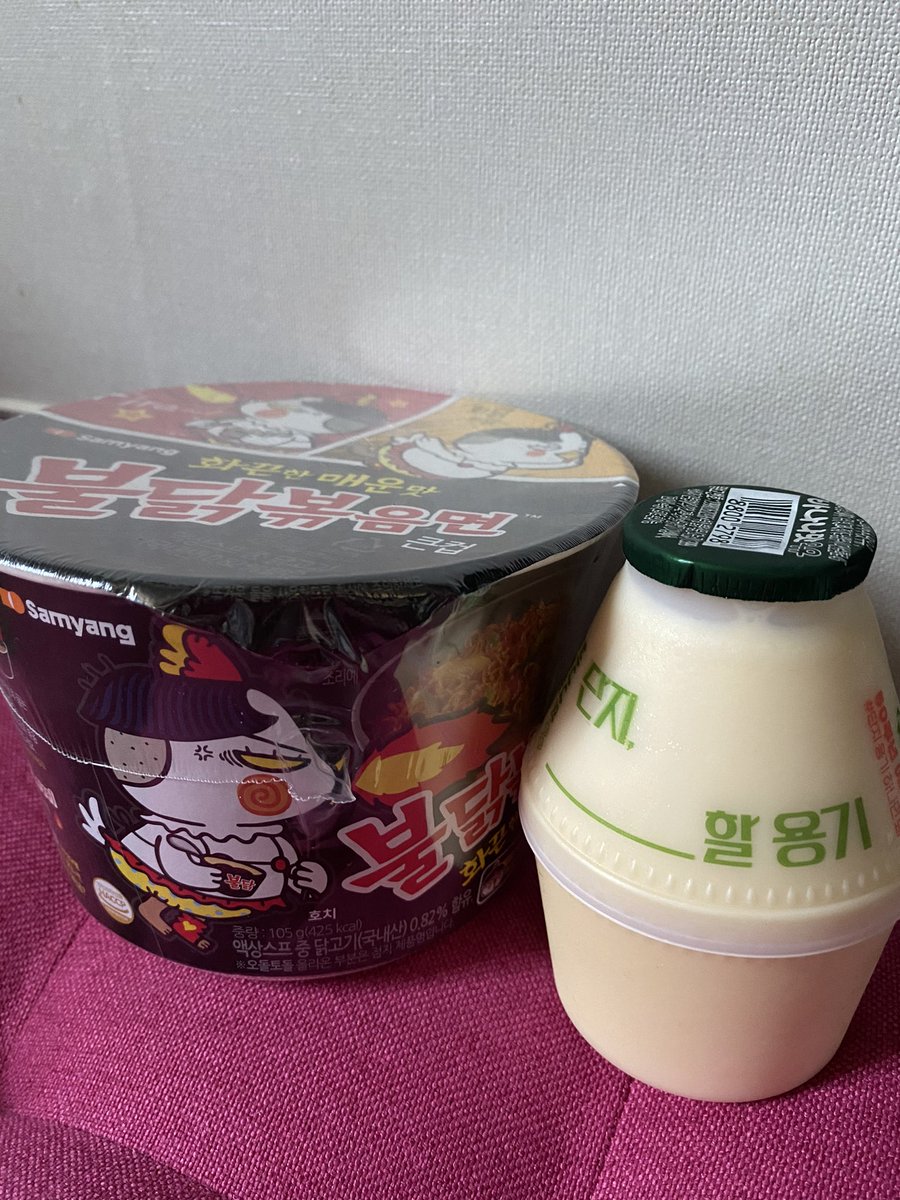 F4TVXQAM's tweet photo. #dpongift 新羅免税店
プルダックポックンミョンとバナナ牛乳当選しました。
1+1キャンペーンに応募 https://t.co/7ClBpW9NI4