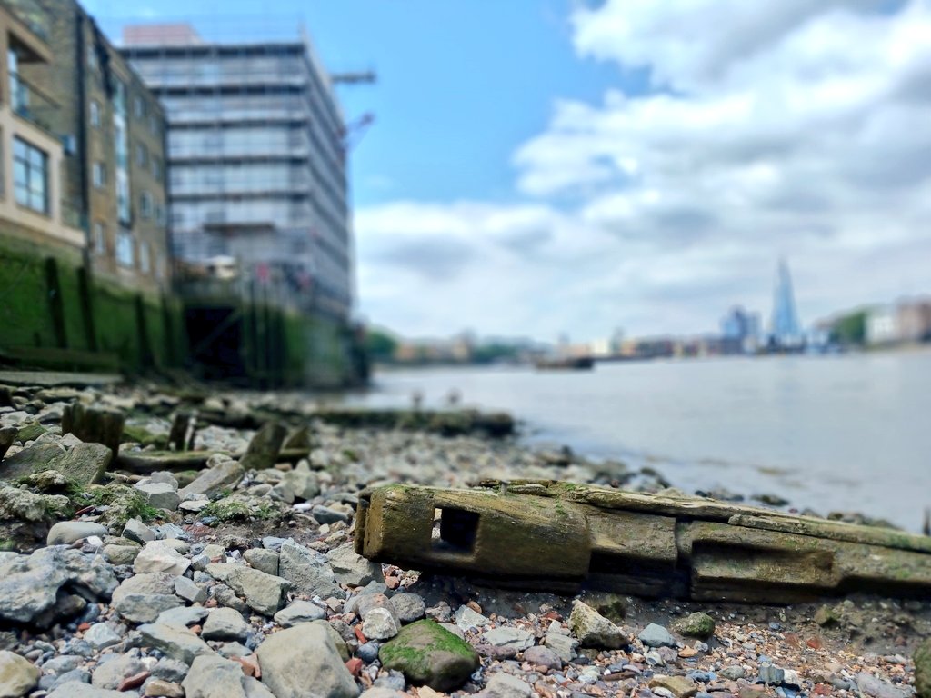 Monday Mayflower Mood is Muddy. One for all the thirsty Mudlarks, ancient and new #Rotherhithe #se16 🍻
