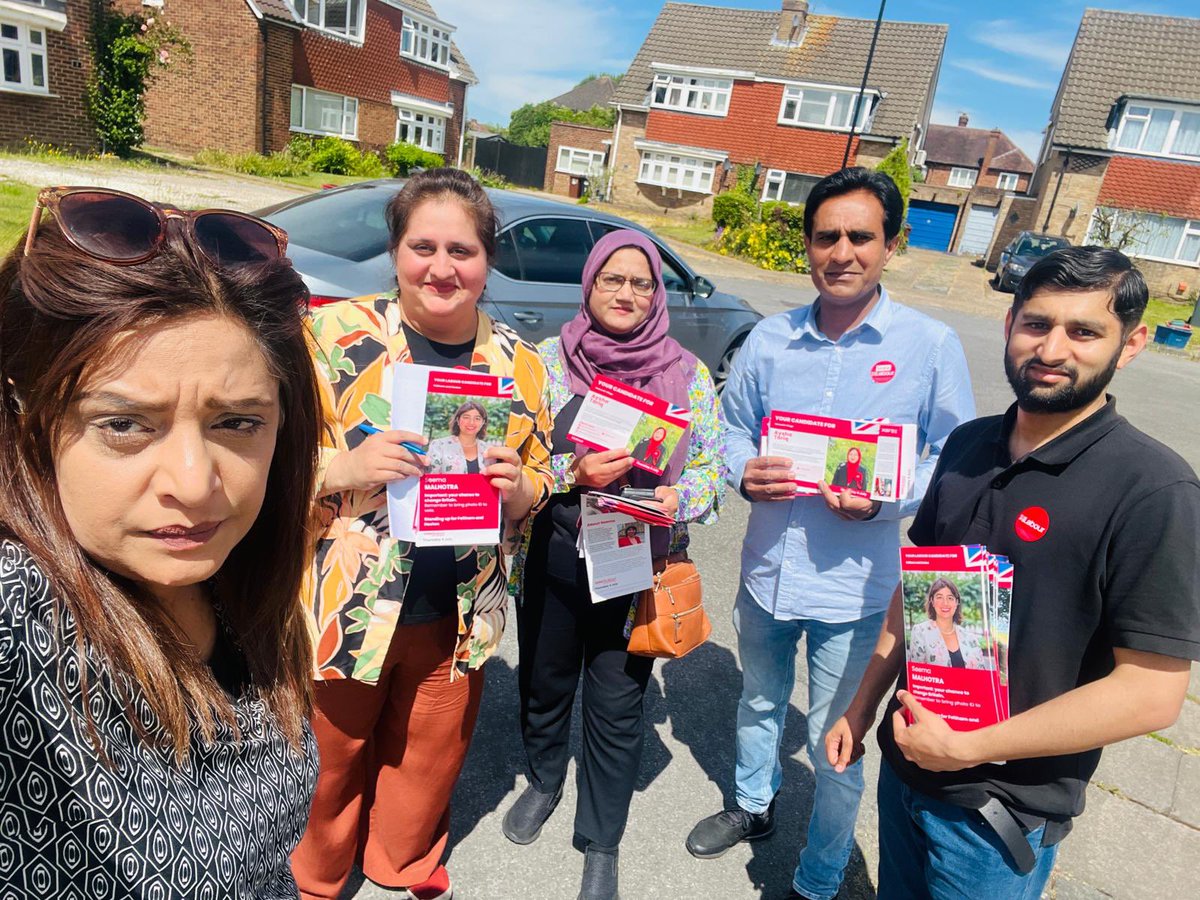 Our teams at canvassing sessions in Hanworth Village Ward. 
#LabourDoorStep #VoteLabour