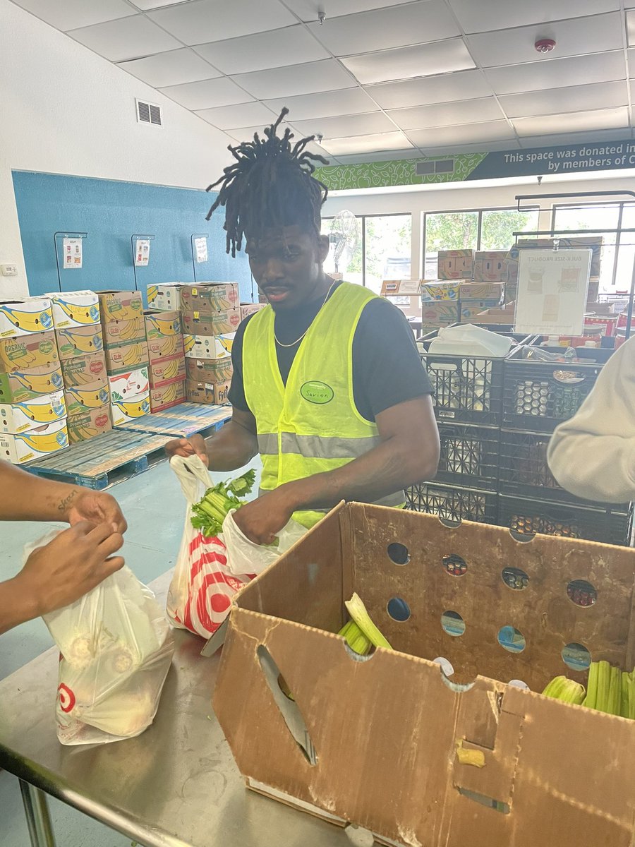 ✞Savion Riley (@savionriley1) on Twitter photo Had a great time at the <a href="/CommFoodShare/">Community Food Share</a> giving back.
“To support CU athletes and work with us, visit 5430alliance.com" Had a great time at the <a href="/CommFoodShare/">Community Food Share</a> giving back.
“To support CU athletes and work with us, visit 5430alliance.com"