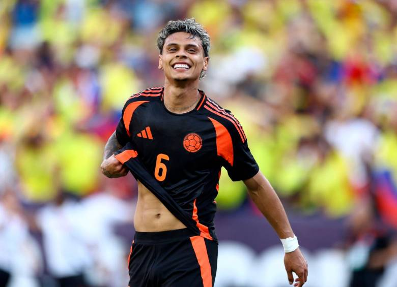 15gonzaalezz's tweet photo. Pasamos de que Carlos "la piedrita" Sánchez sea nuestro #6 a que sea este SEÑOR JUGADOR. 

Bendito sea el scout del Flamengo que lo sacó del Fútbol Sala https://t.co/mdsTeXpyvS