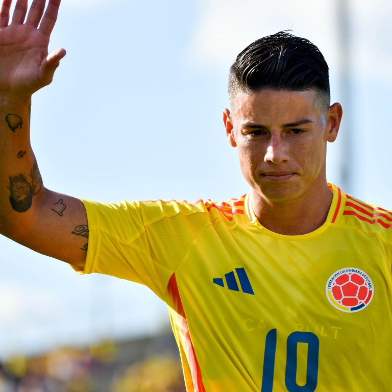InvictosSomos's tweet photo. En Mundiales, 6 goles y 4 asistencias en 8 partidos. En Copas América, ya lleva 2 goles y 5 asistencias. El colombiano con mejores registros en toda la historia de las Copas del Mundo. La Bota de Oro de un Mundial. Y ya puede decir que ha asistido en 3 Copas América. EL FUTBOLISTA COLOMBIANO MÁS DECISIVO DE LA HISTORIA.