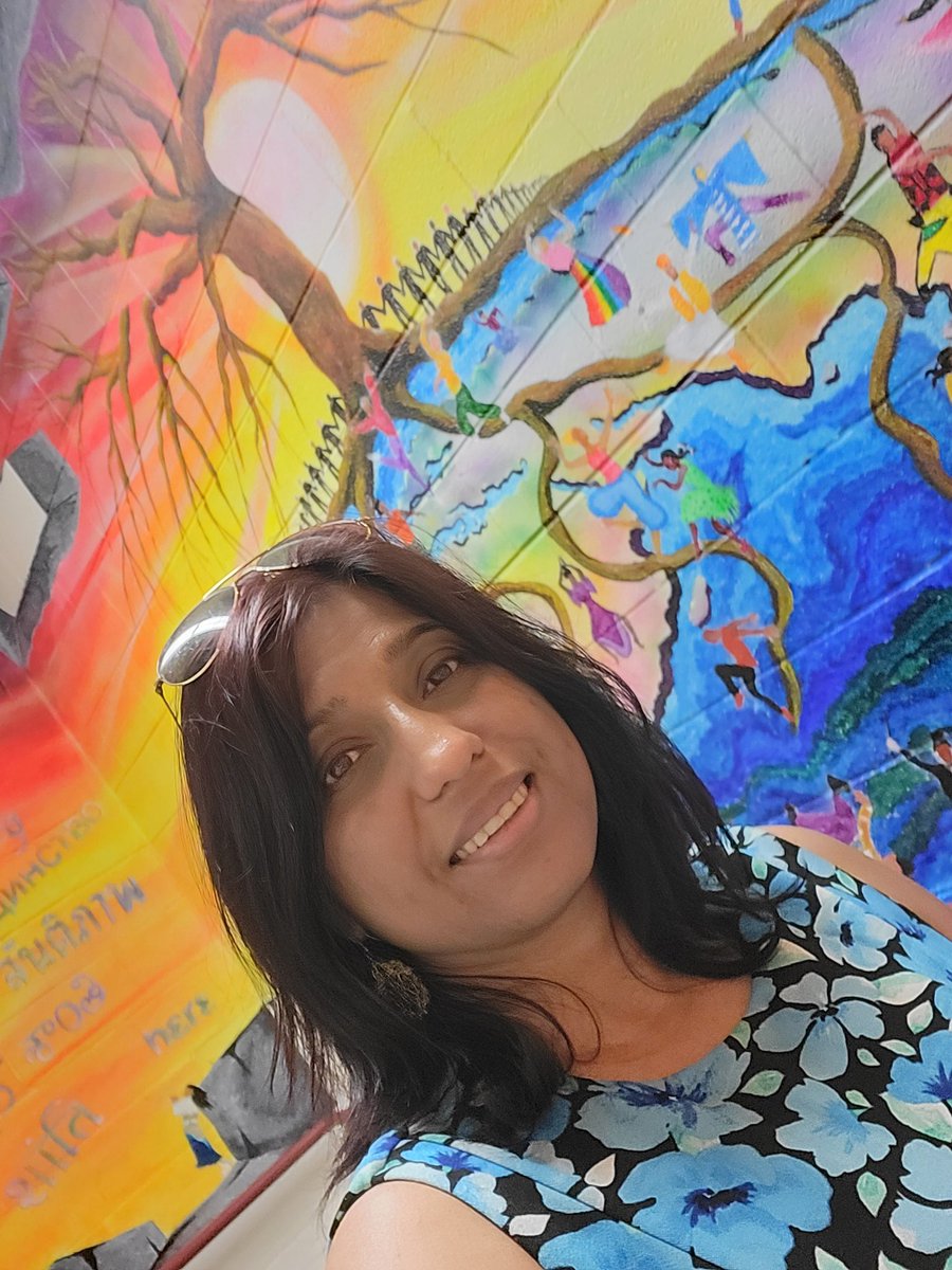 Last trip home before the end of the school year and my move to Mississauga after working in Brampton for 20 years.  Great backdrop @ogrodnikart  <a href="/SunnyViewMS/">Sunny View MS</a> I will miss you 💙