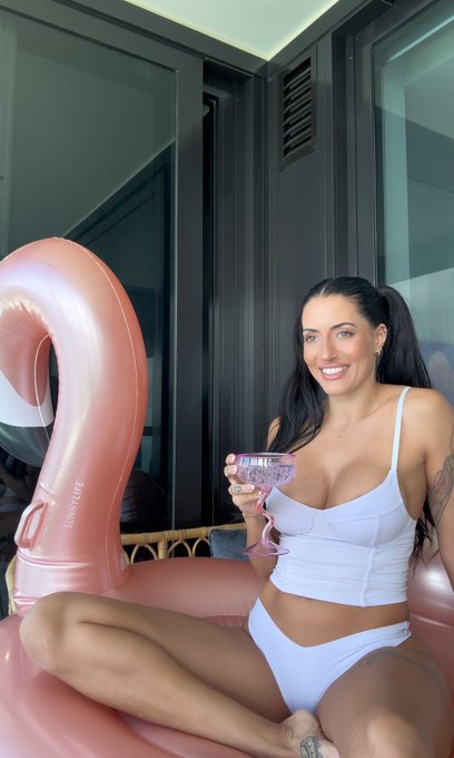 💋🍸 https://t.co/oAOqdJ8yYK<a href="/tag/mvsales"class="tags"><span>#mvsales</span></a>