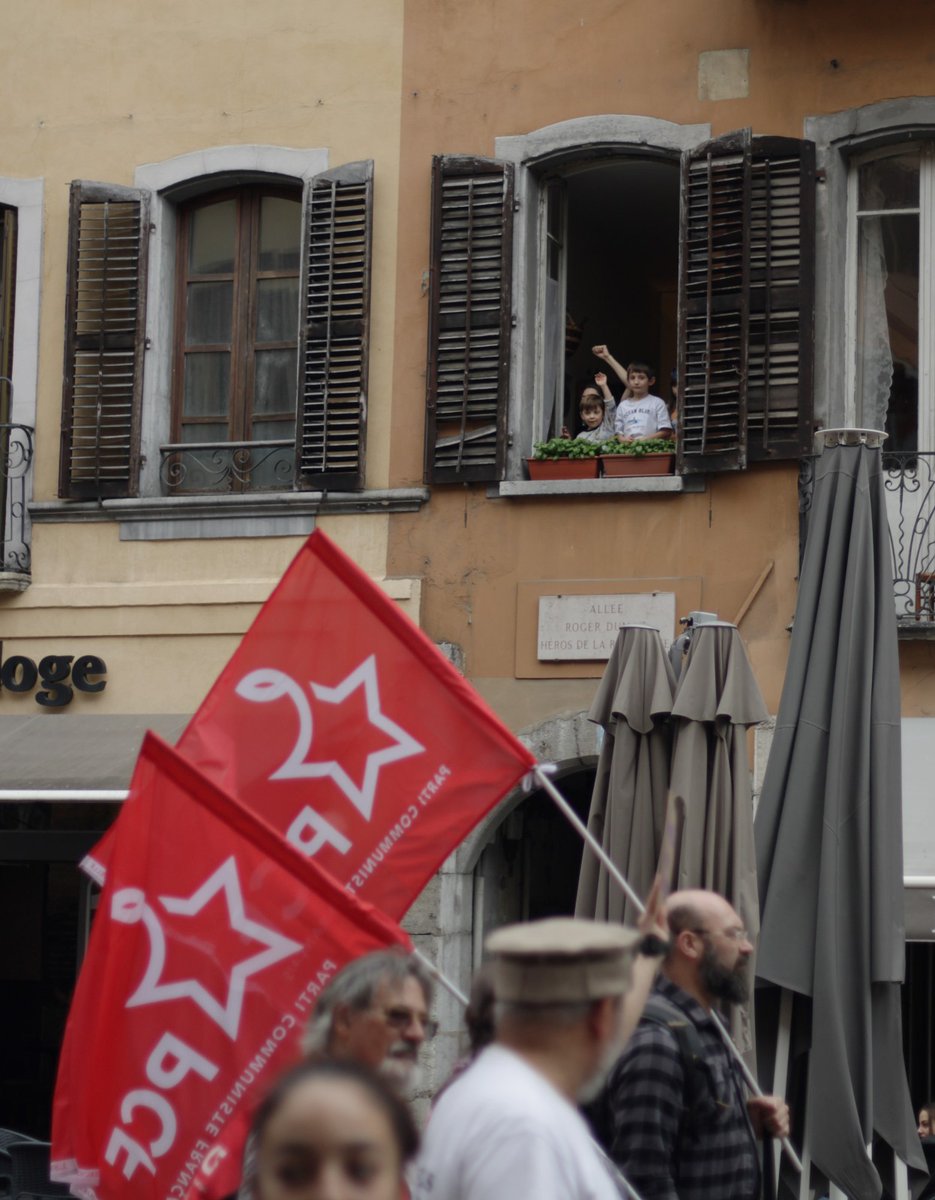 73PCF's tweet image. Une belle mobilisation hier pour la manif féministe contre l'extrême droite à Chambéry.
Siamo tutti antifascisti ✊