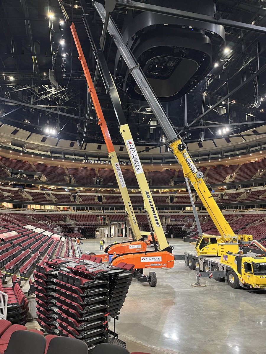 thematthill's tweet image. BEHIND THE SCENES: The @DemConvention moved into the @UnitedCenter today, with construction already underway to transform the arena into our convention hall. 55 days to go.