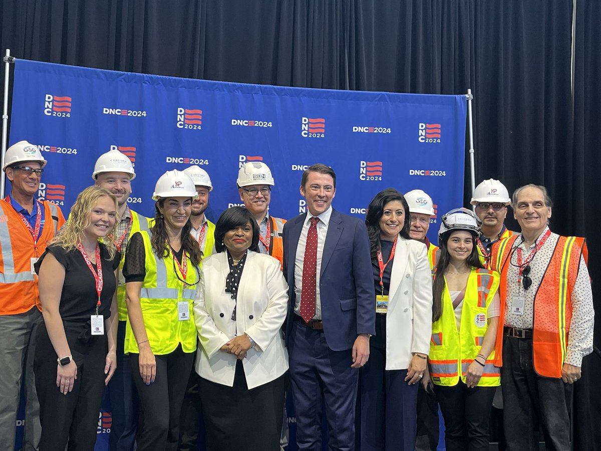thematthill's tweet image. BEHIND THE SCENES: The @DemConvention moved into the @UnitedCenter today, with construction already underway to transform the arena into our convention hall. 55 days to go.