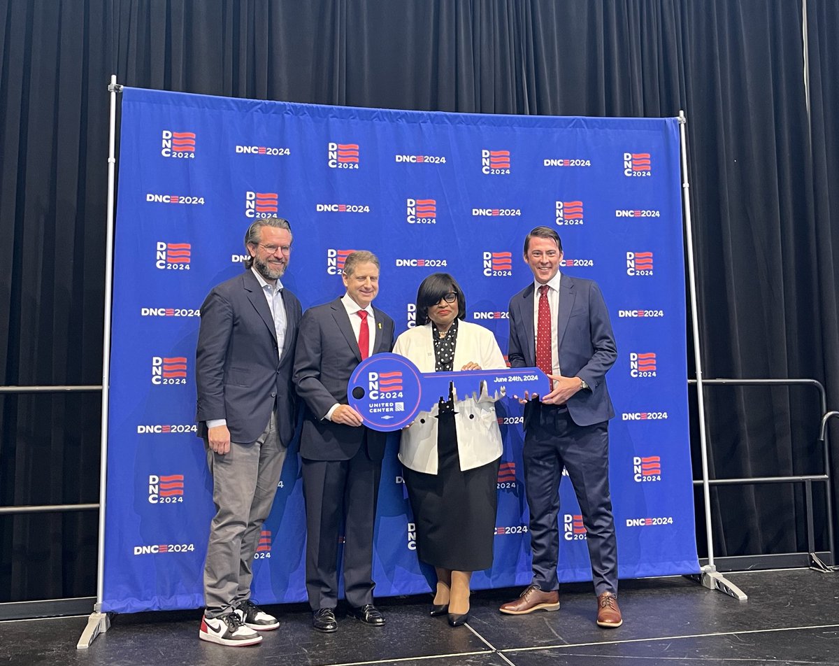 thematthill's tweet image. BEHIND THE SCENES: The @DemConvention moved into the @UnitedCenter today, with construction already underway to transform the arena into our convention hall. 55 days to go.