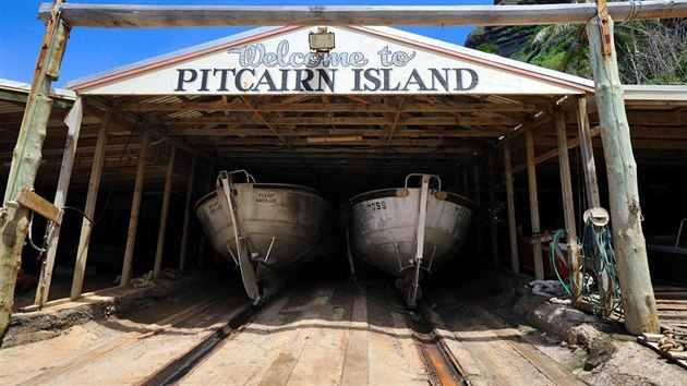 durcak_michael's tweet photo. Nejmenší země, o které jste nikdy neslyšeli 🏝️

Vsadíme se, že nikdo z vás neslyšel o Pitcairnových ostrovech. Nejmenším státě na světě, který je zámořským územím Velké Británie. 🇬🇧

Na tomhle kusu země žije ani ne 50 obyvatel. https://t.co/N1ZLoTKkm6