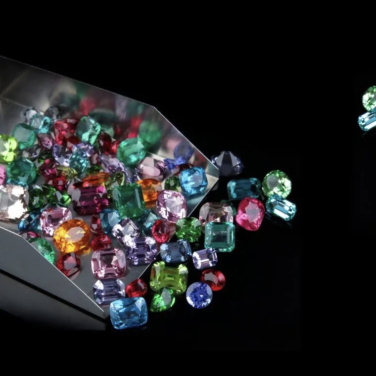 diamtrader's tweet image. Synthetic #gems are man-made materials that are designed to mimic the properties and appearance of natural gemstones. 

They can be created using various processes, such as high-pressure high-temperature (#HPHT) and chemical vapor deposition (#CVD), which replicate the natural…