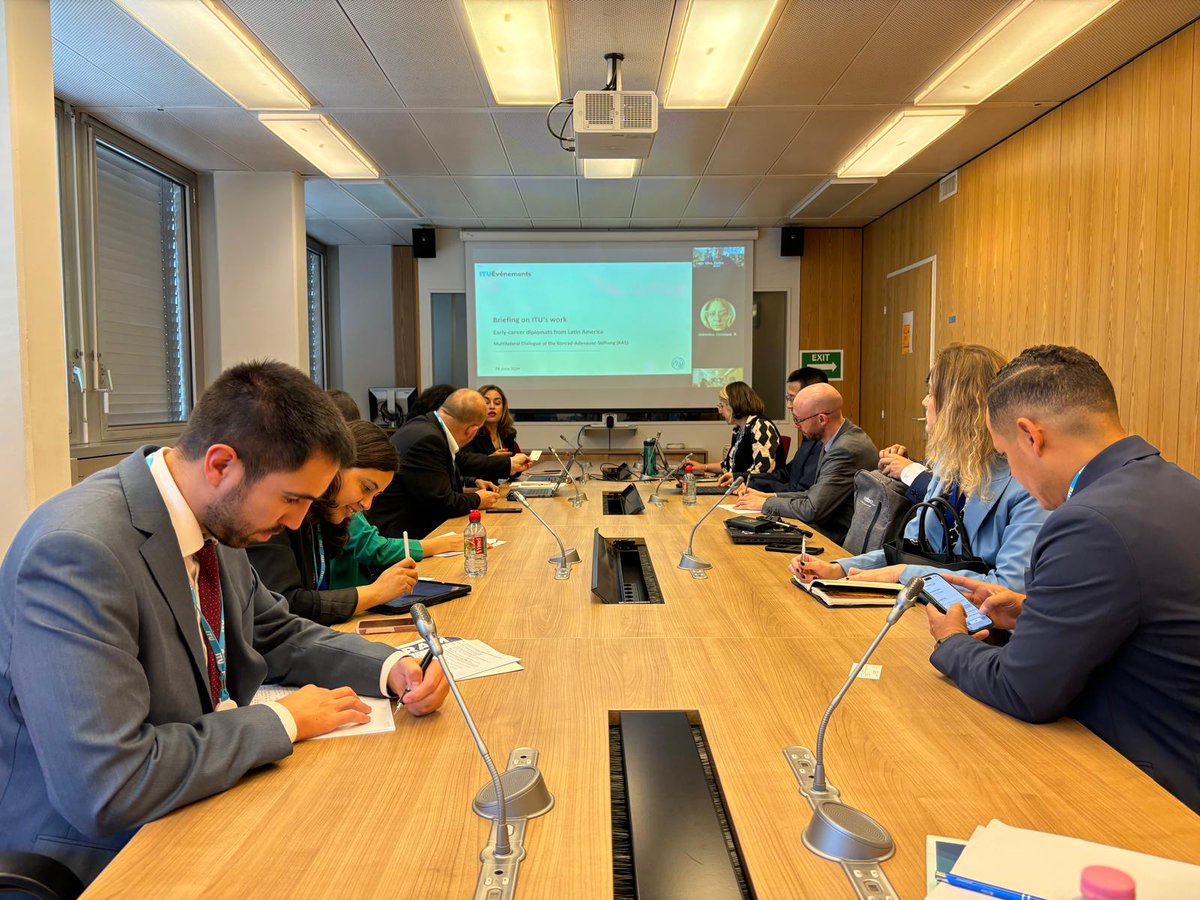 KAS ADELA tweet media