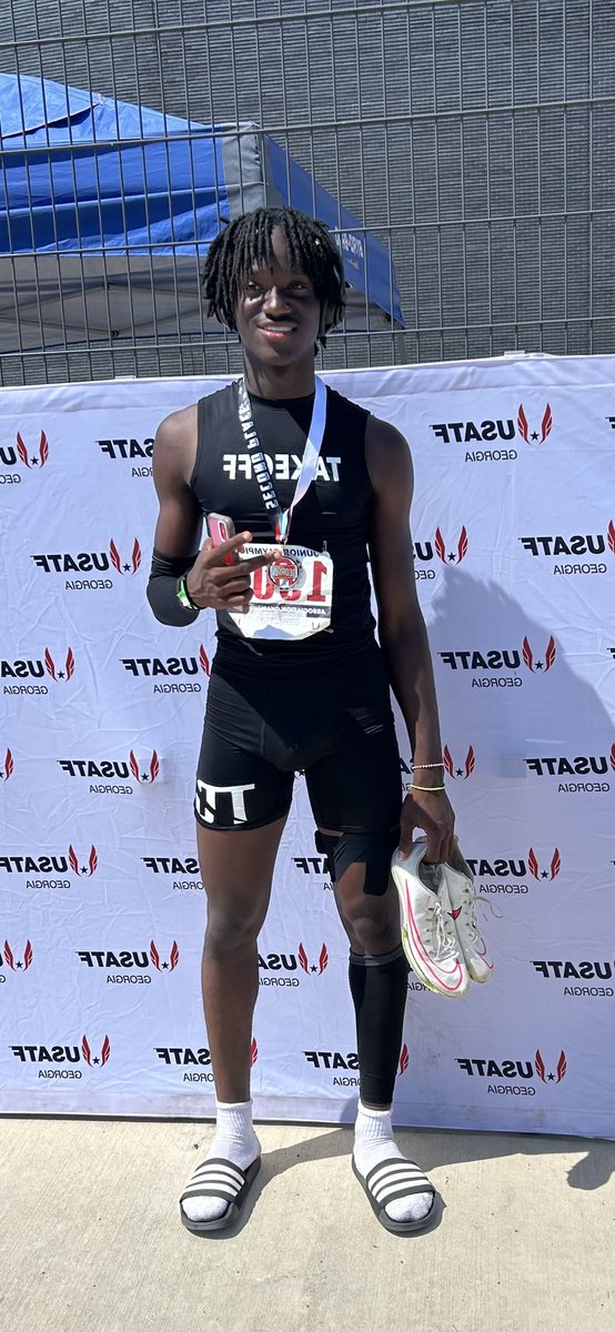 liqueFerronT&F tweet media