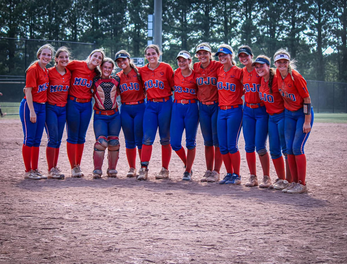TNMojoSmith's tweet image. 12 games in four days. 
2nd out of 96 teams. 

The gauntlet of Scenic City is not for the weak, but MAN did these girls show heart, grit and strength like I’ve never seen. 

Introducing your Scenic City Runners Up,

Tennessee Mojo Smith💙🧡