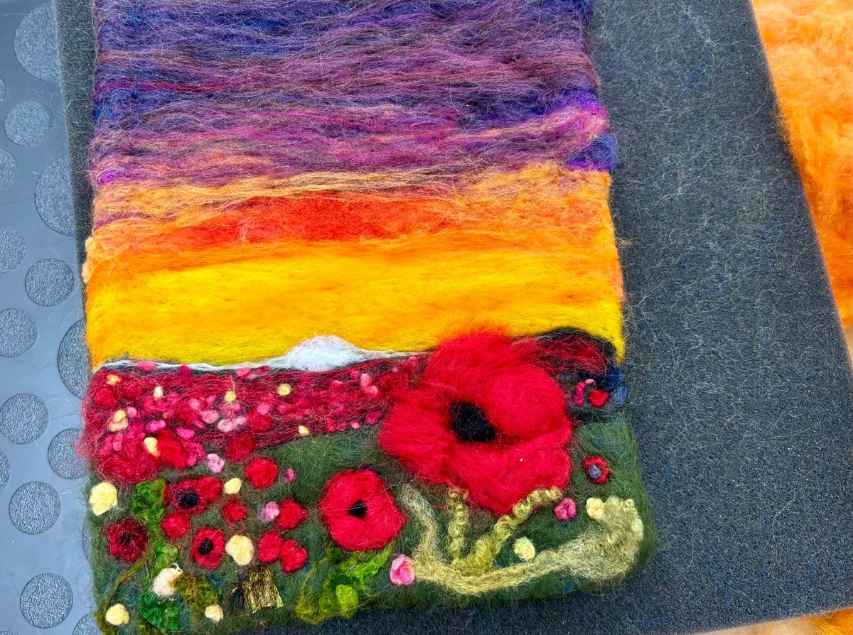 Didn't the fibre art students do well?! These pieces were created in just one day at our recent class with Ushma Sargeant. Fields of beautiful poppies to brighten up everyone's day 😀 #fibreart #poppies