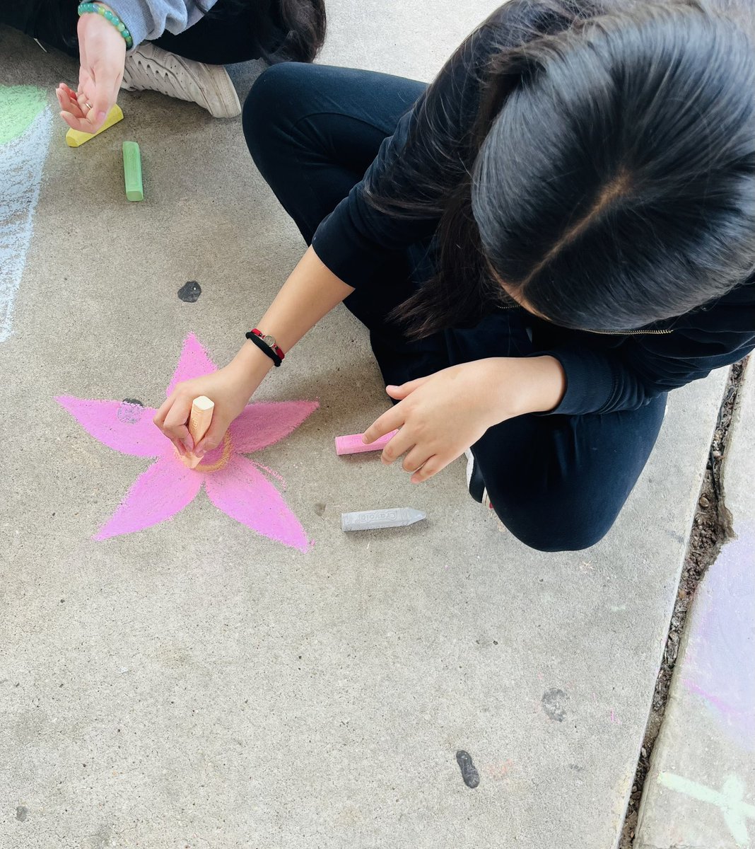 Mrs. McCray-Johnson (@ndmccray) on Twitter photo Hats off to <a href="/GDRoquemore/">G. Roquemore</a> & our #summerschool24 students for showing off their incredible talent & creativity w the chalk this morning. Check out the impromptu gallery on our school bus ramp! #StudentArtists #CreativityUnleashed #BeMoreDoMore <a href="/ShotwellMS_AISD/">Shotwell Middle School - Aldine ISD</a> @IB_MrsNelms Hats off to <a href="/GDRoquemore/">G. Roquemore</a> & our #summerschool24 students for showing off their incredible talent & creativity w the chalk this morning. Check out the impromptu gallery on our school bus ramp! #StudentArtists #CreativityUnleashed #BeMoreDoMore <a href="/ShotwellMS_AISD/">Shotwell Middle School - Aldine ISD</a> @IB_MrsNelms