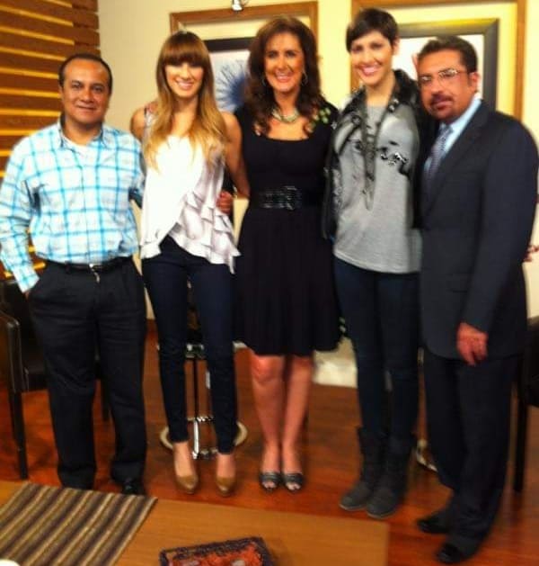 miguechiapaneco's tweet photo. Era otra cosa la vida...hace apenas unos 11 años con #Ashley y #Hanna del Grupo #Ha*ash, #MatildeObregon y el INTENSO #AlfredoGudinni en #Teleformula...
#RadioFormula @gudi https://t.co/pxXzX5BuFd