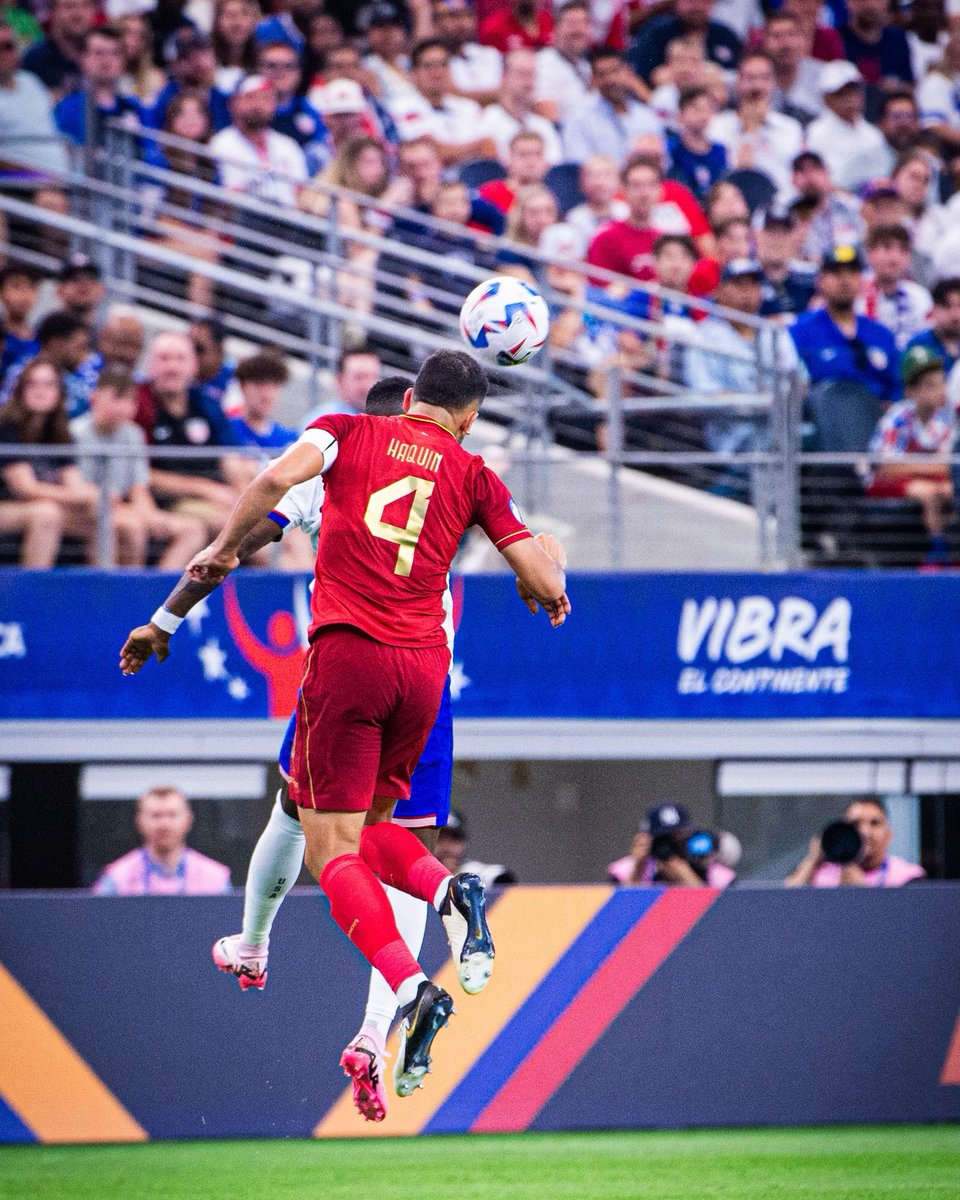 El honor y el privilegio de siempre estar acá. 
Que ningún episodio nos desenfoque de los objetivos que tenemos.
Con trabajo, compromiso y unión vamos juntos en busca de alegrías para nuestros país!🇧🇴 <a href="/laverde_fbf/">LA VERDE 🇧🇴</a> @copaamerica