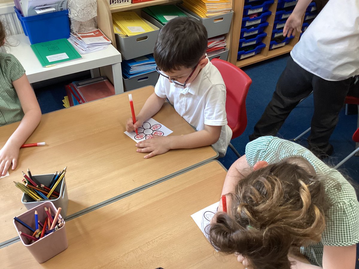 2StHerberts's tweet image. In computing we used Purple Mash to create a Pointillism picture. We also decided to do one by hand to see which we preferred. #stherbertsart #stherbertscomputing