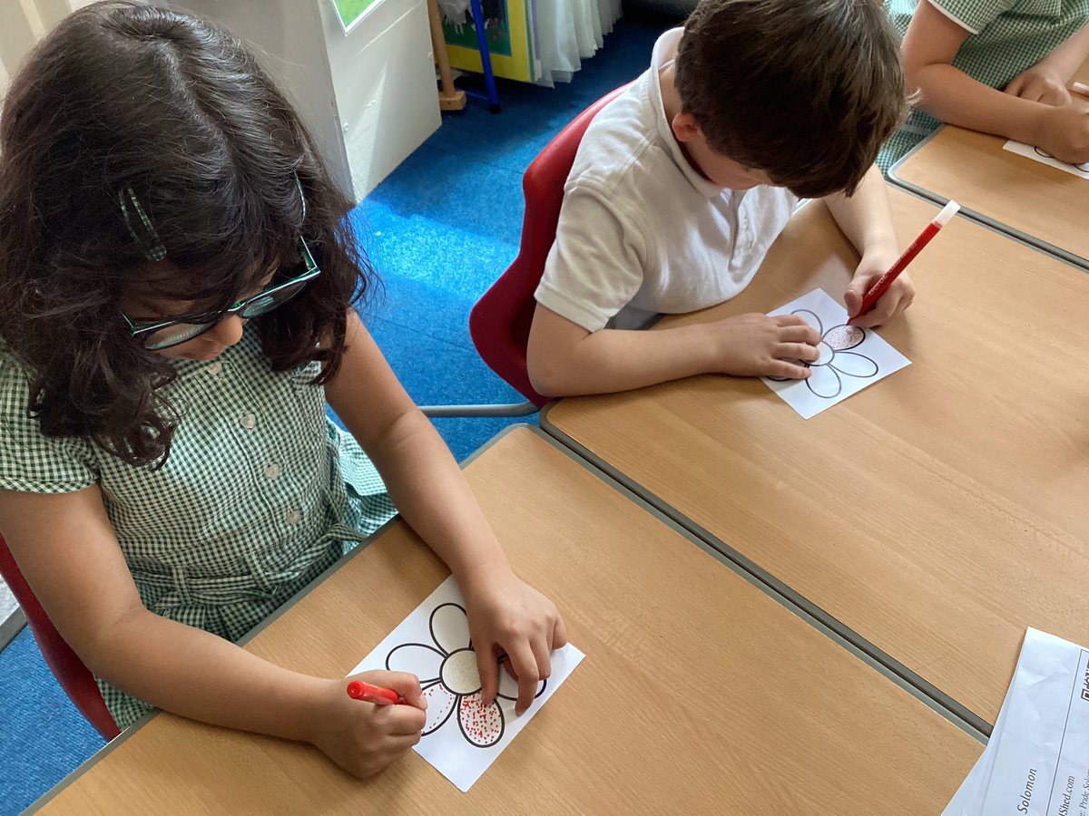 2StHerberts's tweet image. In computing we used Purple Mash to create a Pointillism picture. We also decided to do one by hand to see which we preferred. #stherbertsart #stherbertscomputing