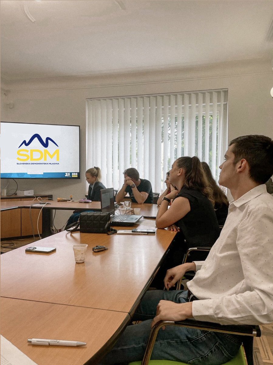 organizacijaSDM's tweet photo. ✔️ Za nami je zadnja seja vodstva SDM pred poletjem. ☀️ Ponosni smo na naše dosedanje delo, predvsem na zgodovinski rezultat SDM na evropskih volitvah ter na uspešno pridobivanje novih mladih članov! 💪 Gremo naprej! Za Slovenijo! 🇸🇮 https://t.co/GF4KD0K6OV