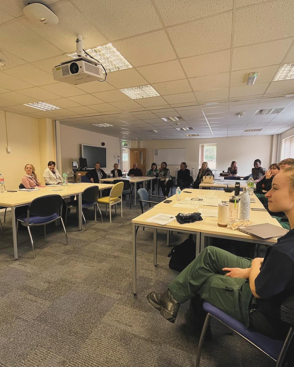 UniKeelePara's tweet photo. Our students not only undertake simulation activities with other emergency services and healthcare professionals, they also undertake inter-professional simulation with Police Child Protection Officers and Social Work students too! 👏👏 https://t.co/Sjao19iPIV