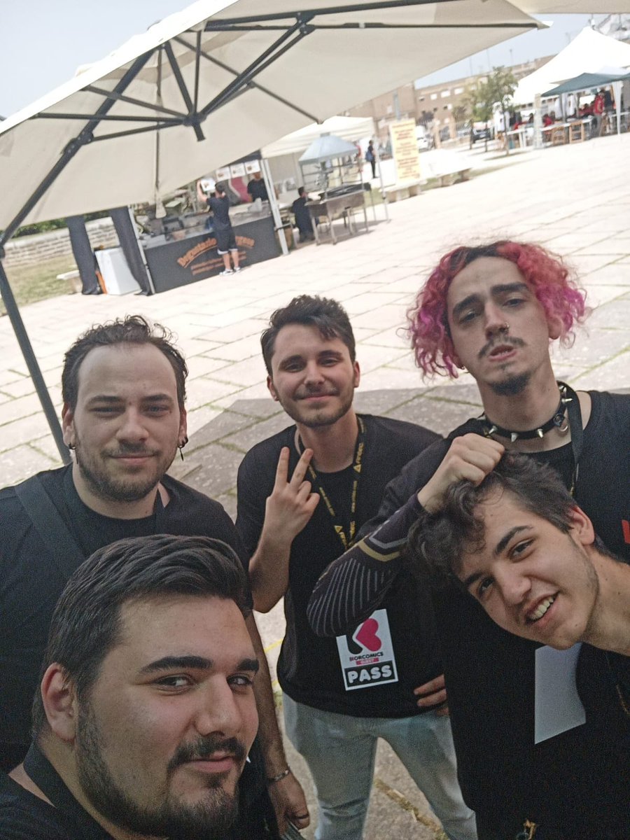 R6Maze's tweet photo. Il team di R6 ci tiene a ringraziare @maze_italy , lo staff di Gaming Art Monopoli e gli altri ragazzi del team di Warzone di MAZE per la splendida esperienza al Korcomics a Corato, sia in fiera che fuori. Org unica.
#playMaze https://t.co/4lZm9g6SNM