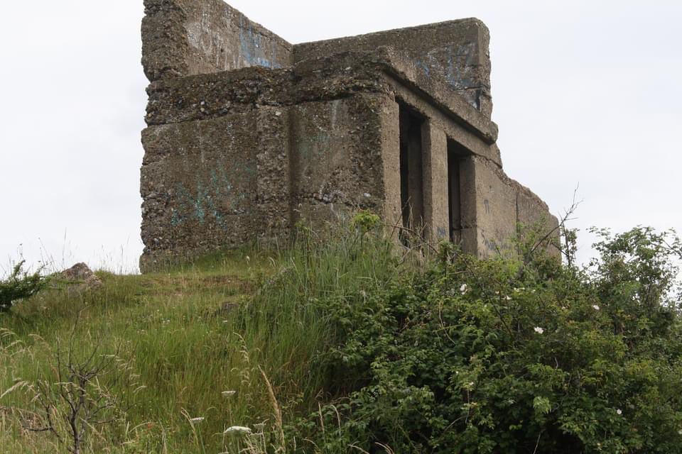 Clive Holden tweet media