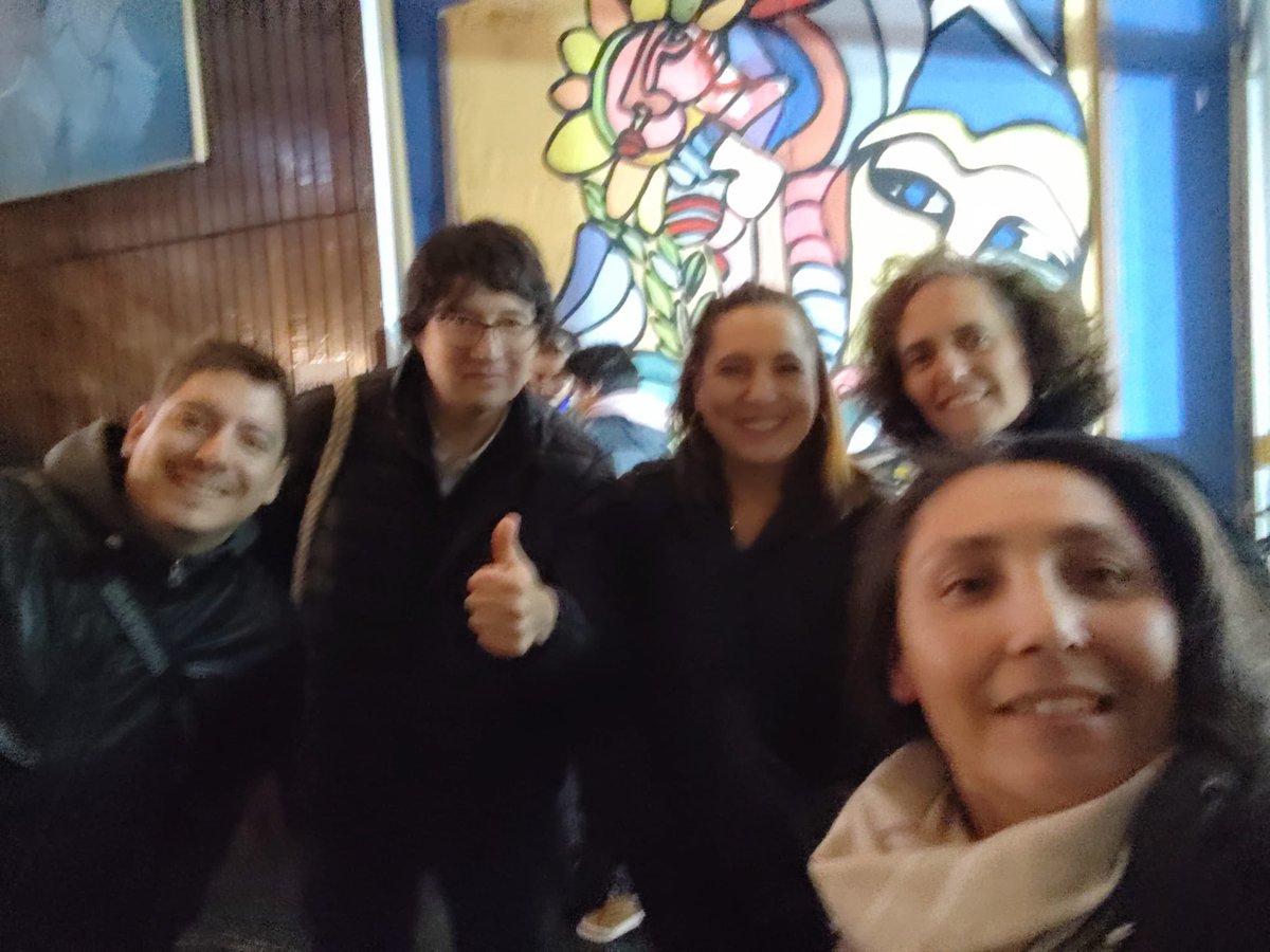 Amigas y amigos, aquí participé de la celebración de los 33 años, en un concierto del "Grupo Subhira", una gran banda chilena, que a trabajado con distintos ritmos: étnicos, orquestales, new age, latinoamericanos, acústico contemporanios, etc.