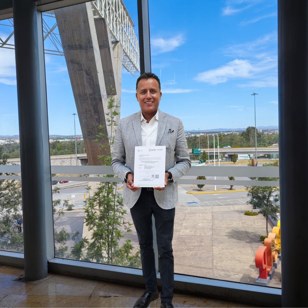 REAI_SLP's tweet photo. La Secretaría de Desarrollo Económico a través del REAI felicita a Carlos Moreno González por la revalidación de su licencia inmobiliaria.

¡Gracias por cumplir con tu obligación como agente inmobiliario! https://t.co/jDgmESjBI7