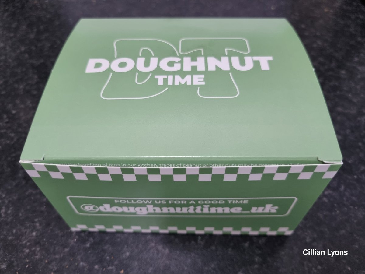cillianslyons's tweet photo. Enjoyed this delicious David Hasselhoff doughnut from @doughnuttime_uk on Saturday. 
https://t.co/K7LZNSyMFM
#DoughnutTime #DavidHasselhoff #Doughnut https://t.co/aD5VJwrF6D