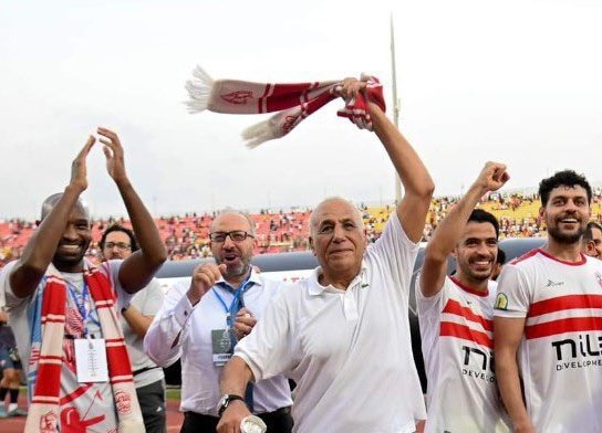 شكرًا كابتن حسين لبيب على الصدق والإعتزاز بكرامة نادي الزمالك كنا واثقين وكنتم على قَدر الثقة، شكرًا على الثبات على الموقف ضد منظومة العاار التي تكيل بمكيالين، 
وحتى بفقدان النقاط اذا رفضت اللعب. فأنت على حق قرار صائب وجرئ لرئيس أكبر قلعة رياضية في مصر، شابووه إحنا الزمالك 🇦🇹👏🏻🏹