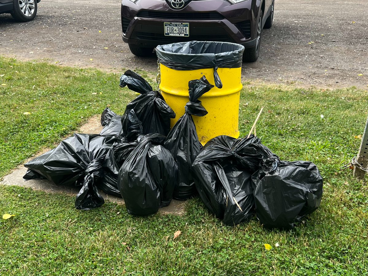 👏The first annual <a href="/GottfriedCrew/">The Gottfried Crew</a> beach clean-up was a big success on Saturday morning, as students from Mrs. Gottfried's fourth-grade class at Iroquois MS filled bags with garbage and debris at Durand Eastman Beach. <a href="/irondequoit_ny/">Town of Irondequoit</a> Supervisor Andrae Evans and former WICSD Board