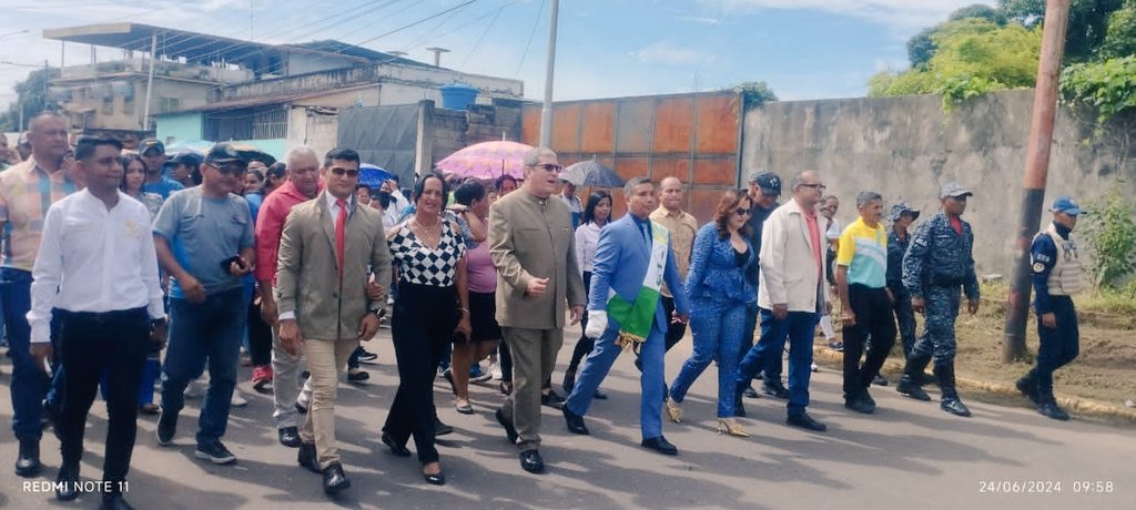 INGEDWARMEDINA's tweet photo. @NicolasMaduro 
#TupamaroConNico 
24 de junio de 1821 se dió la batalla de Carabobo. Gesta libertaria de la lucha emancipadora de Bolívar. Edwar Medina Concejal del municipio Camaguan acompaña alcalde Emilio y General Alcalá a dicha  conmemoración patría. https://t.co/bUmqoeN63N