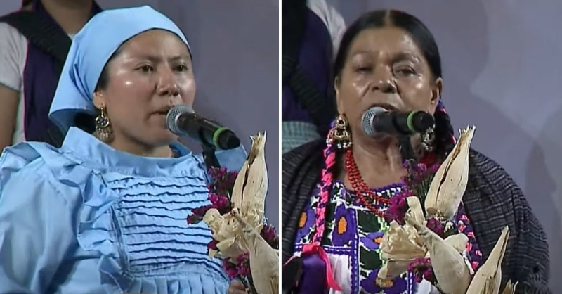 Nacion321's tweet photo. ¡Alto a la explotación cultural! 😡 Mujeres indígenas levantan la voz en el escenario de la Diosa Centéotl, en la Guelaguetza, para exhibir a las empresas que despojan de sus textiles y alimentos a los pueblos originarios