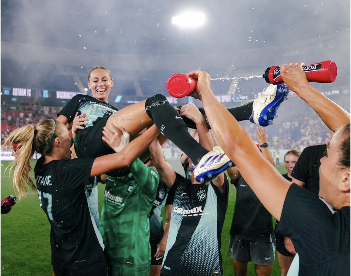 ERNESTO ALCANTARA (@ea_soccer_27) on Twitter photo 1st professional goal. Keep an eye on this Wichita player๐ฅ. ODP and <a href="/MarkSheldonKC/">KC Roos WSoccer Assistant</a> plaid an important role on her being scouted. <a href="/mayceebell/">maycee bell</a> <a href="/RushWichita/">Kansas Rush Wichita</a> <a href="/KSYouthSoccer/">Kansas Youth Soccer</a> 1st professional goal. Keep an eye on this Wichita player๐ฅ. ODP and <a href="/MarkSheldonKC/">KC Roos WSoccer Assistant</a> plaid an important role on her being scouted. <a href="/mayceebell/">maycee bell</a> <a href="/RushWichita/">Kansas Rush Wichita</a> <a href="/KSYouthSoccer/">Kansas Youth Soccer</a>