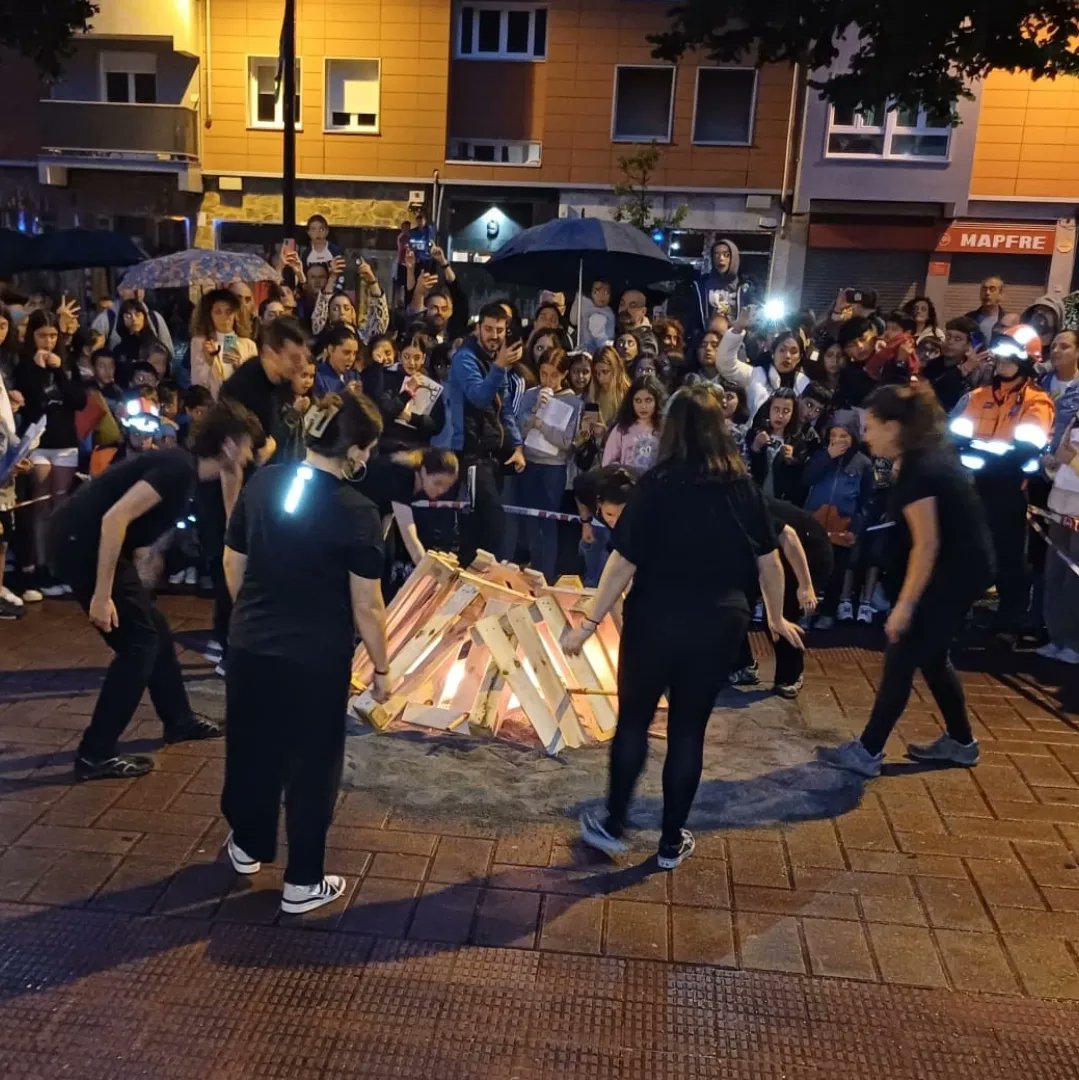 🔥🔥𝗢𝗻𝗴𝗶 𝗲𝘁𝗼𝗿𝗿𝗶, 𝘂𝗱𝗮!!
Euriak ez gaitu gelditu, eta musika zein dantza tartean urtaro berria agurtu dugu 🌞

#laguntasuna75 #SanBizente #Barakaldo #SanJuan